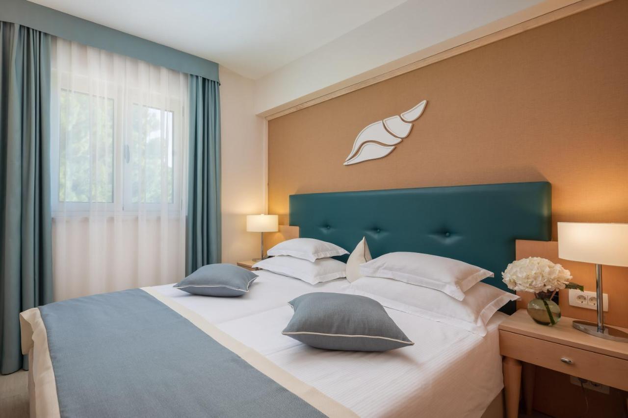 Aparthotel Flora Tucepi Exterior photo
